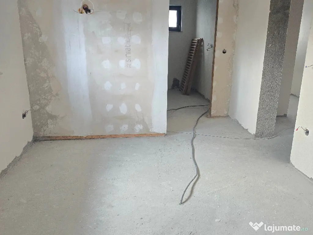 Vand casa in duplex in Deva, semifinisata, zona Garii (peste linie) 