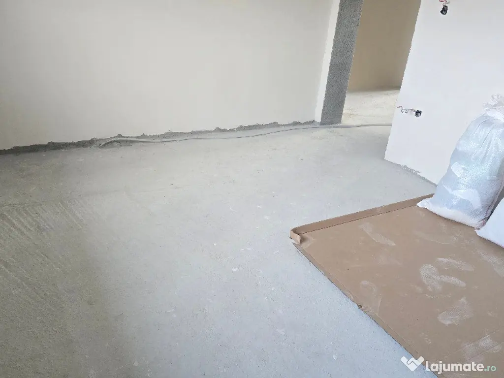 Vand casa in duplex in Deva, semifinisata, zona Garii (peste linie) 
