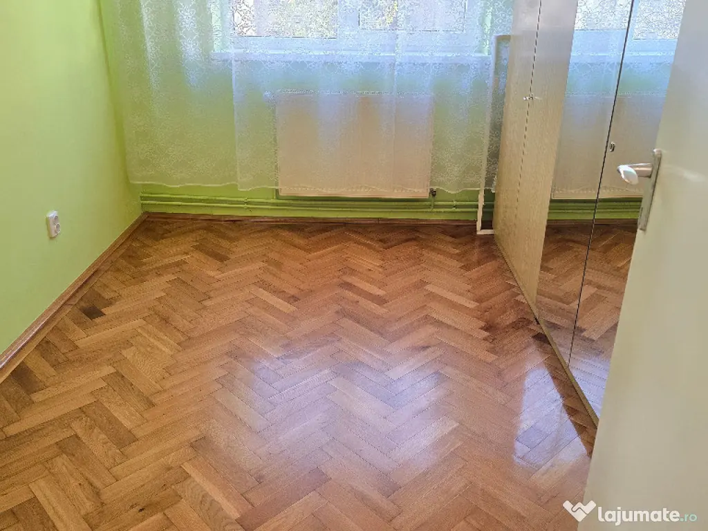 Vand sau inchiriez apartament 4 camere in Deva, Pieta Centrala, et. 3 