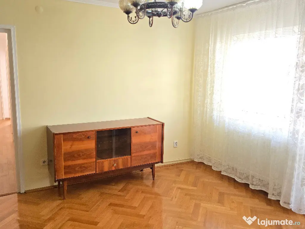 Vand sau inchiriez apartament 4 camere in Deva, Pieta Centrala, et. 3 