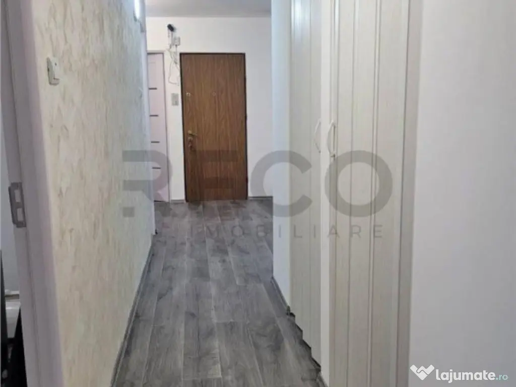 RECO Apartament 3 camere decomandat