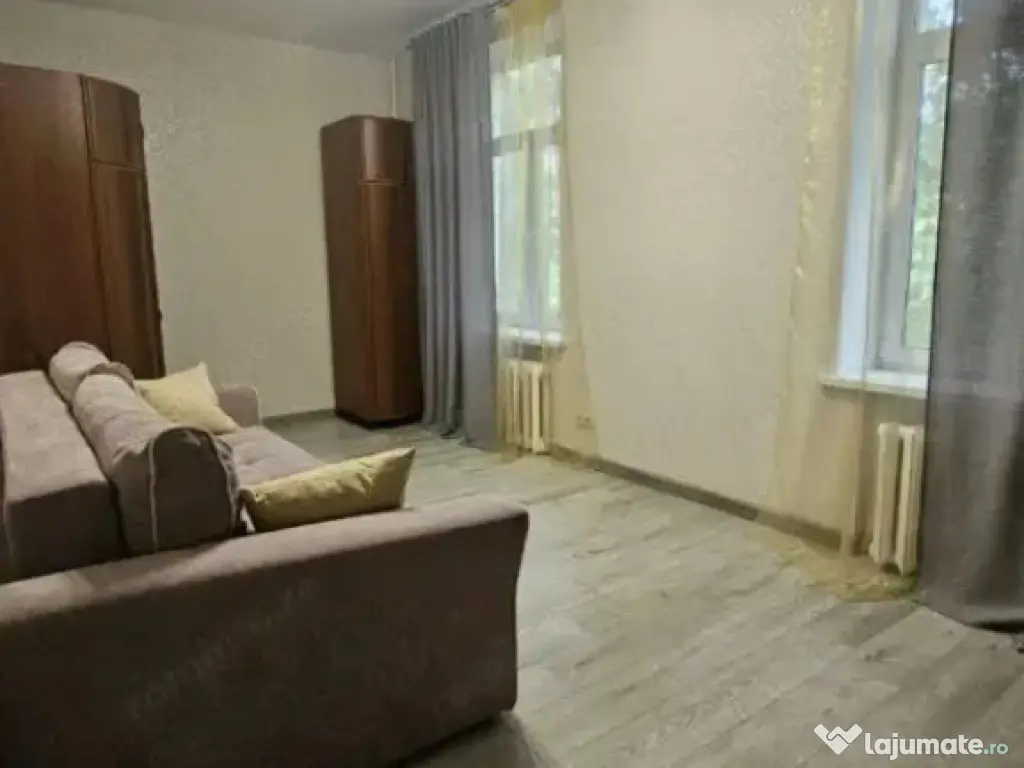 Oferim spre inchiriere apartament cu 3 camere in zona Uverturi