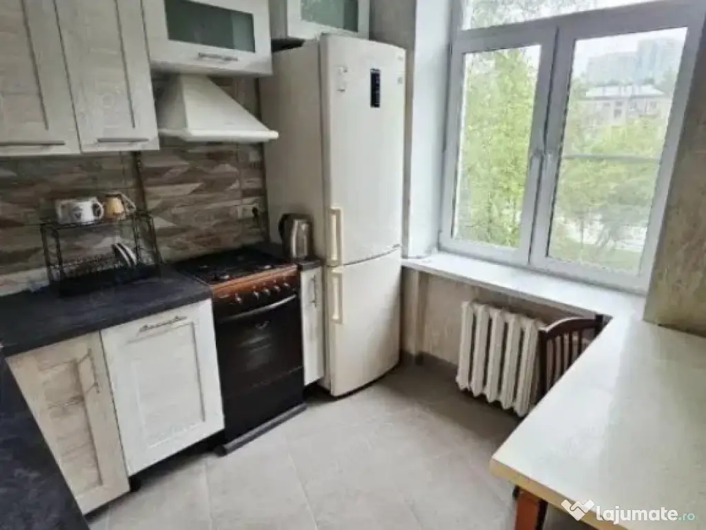 Oferim spre inchiriere apartament cu 3 camere in zona Uverturi