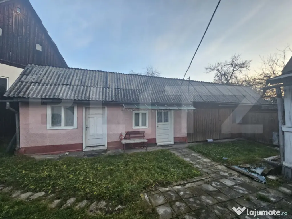 Casă cu 2 camere și anexe, zona centralǎ, Câmpeni