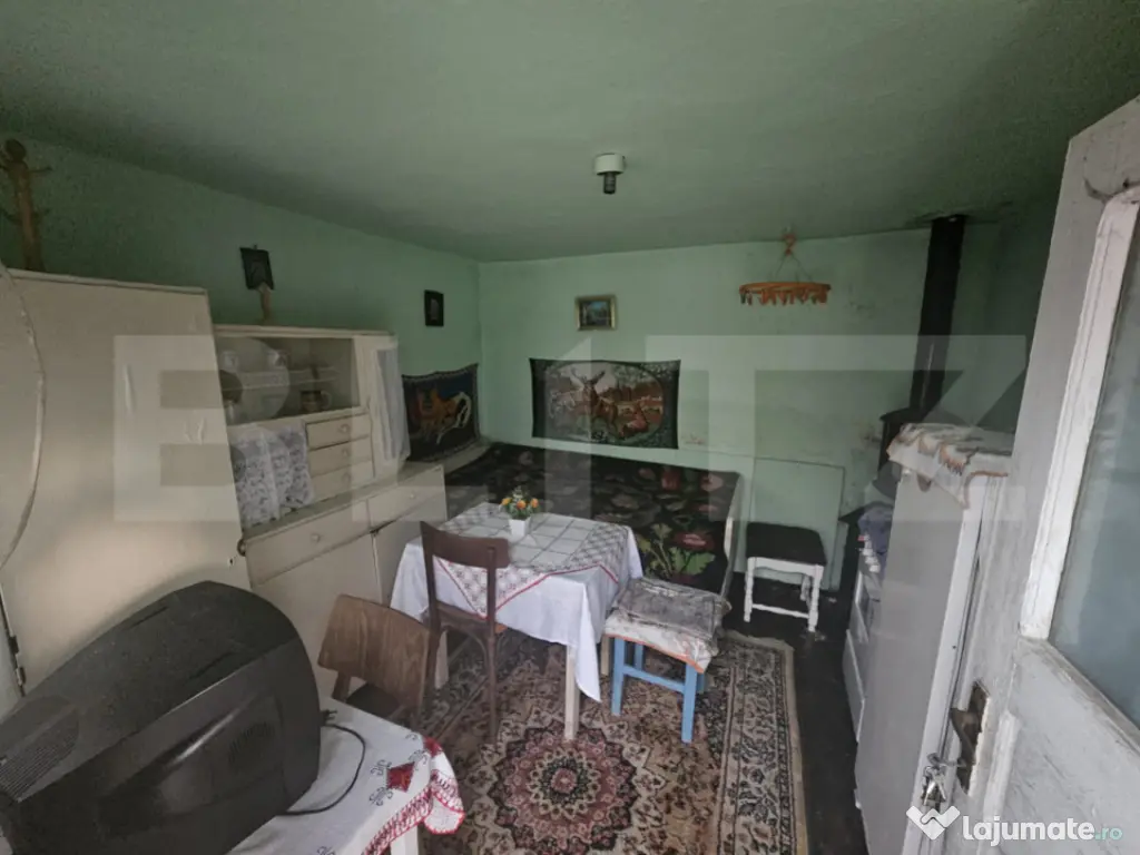 Casă cu 2 camere și anexe, zona centralǎ, Câmpeni