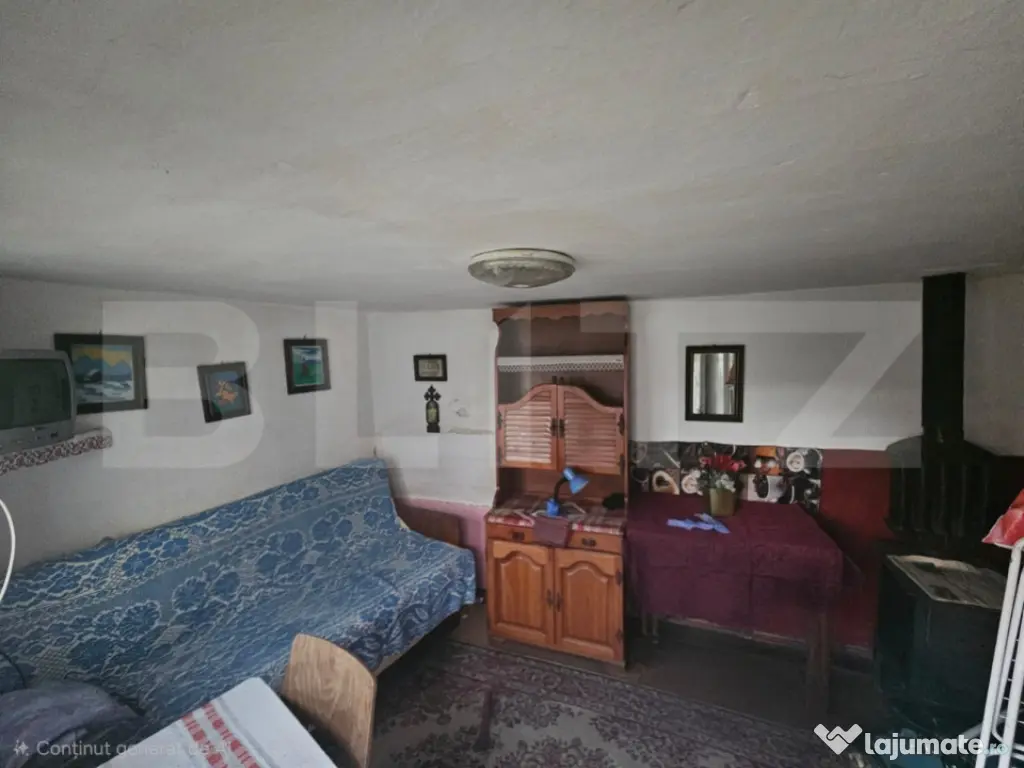 Casă cu 2 camere și anexe, zona centralǎ, Câmpeni