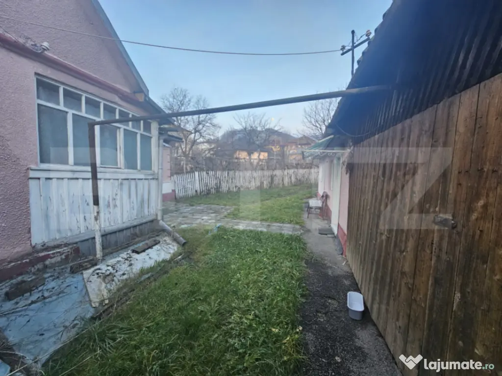 Casă cu 2 camere și anexe, zona centralǎ, Câmpeni