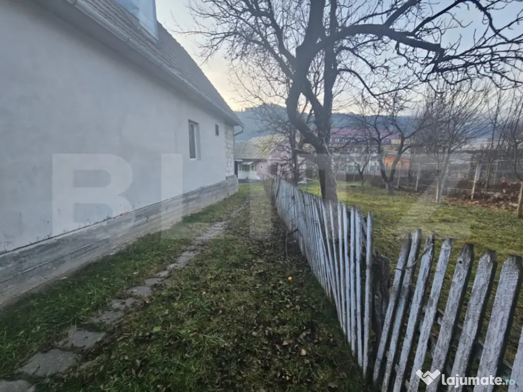 Casă cu 2 camere și anexe, zona centralǎ, Câmpeni