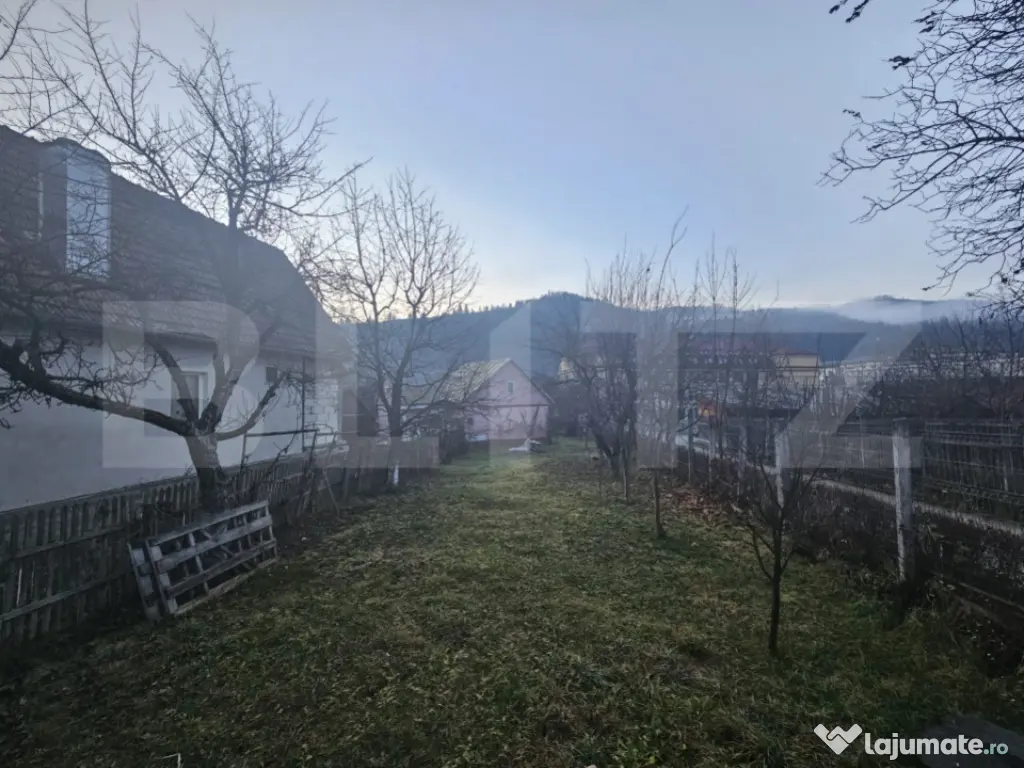 Casă cu 2 camere și anexe, zona centralǎ, Câmpeni