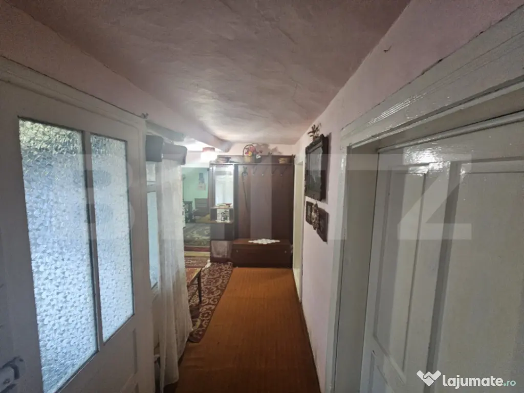 Casă cu 2 camere și anexe, zona centralǎ, Câmpeni