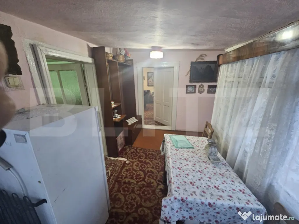 Casă cu 2 camere și anexe, zona centralǎ, Câmpeni