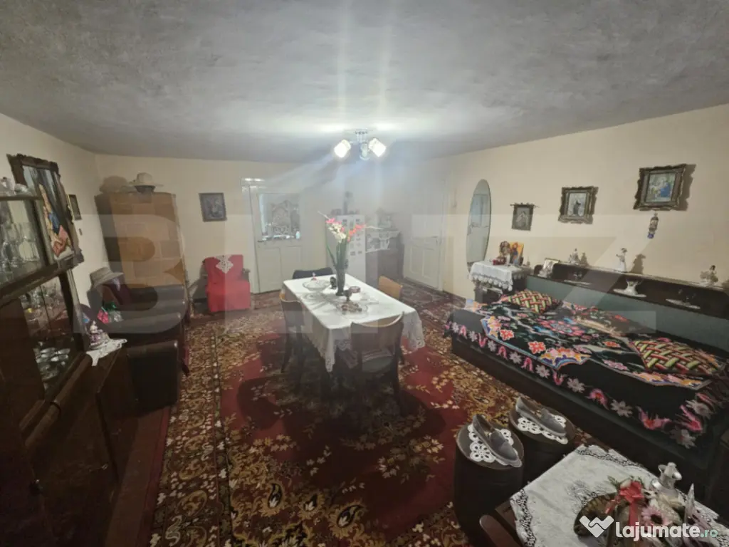 Casă cu 2 camere și anexe, zona centralǎ, Câmpeni