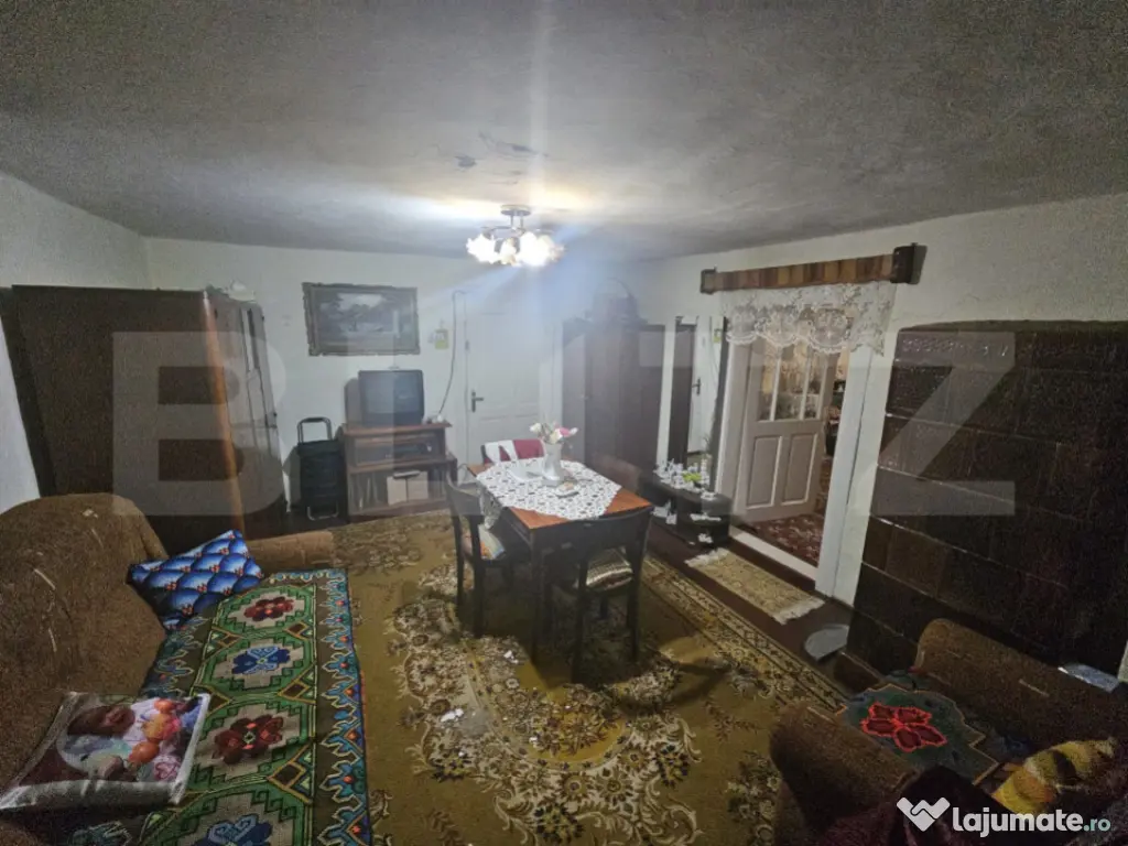 Casă cu 2 camere și anexe, zona centralǎ, Câmpeni