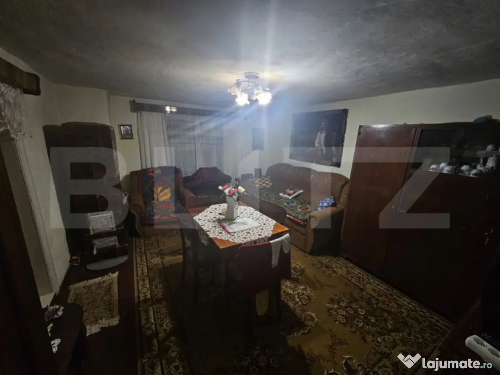 Casă cu 2 camere și anexe, zona centralǎ, Câmpeni