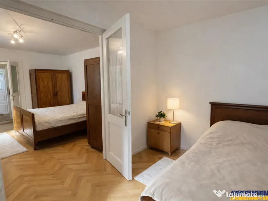 FILM Tur 3D!Casa cu 4 camere si curte, Central, Targu Mures. 