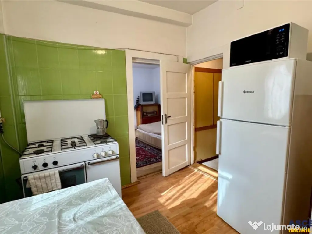 FILM Tur 3D!Casa cu 4 camere si curte, Central, Targu Mures. 