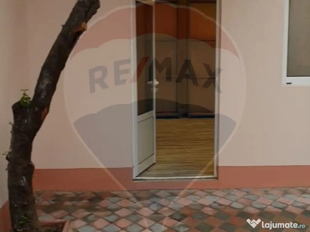 Casă cu două corpuri, ideală pentru firmă, Vitan 