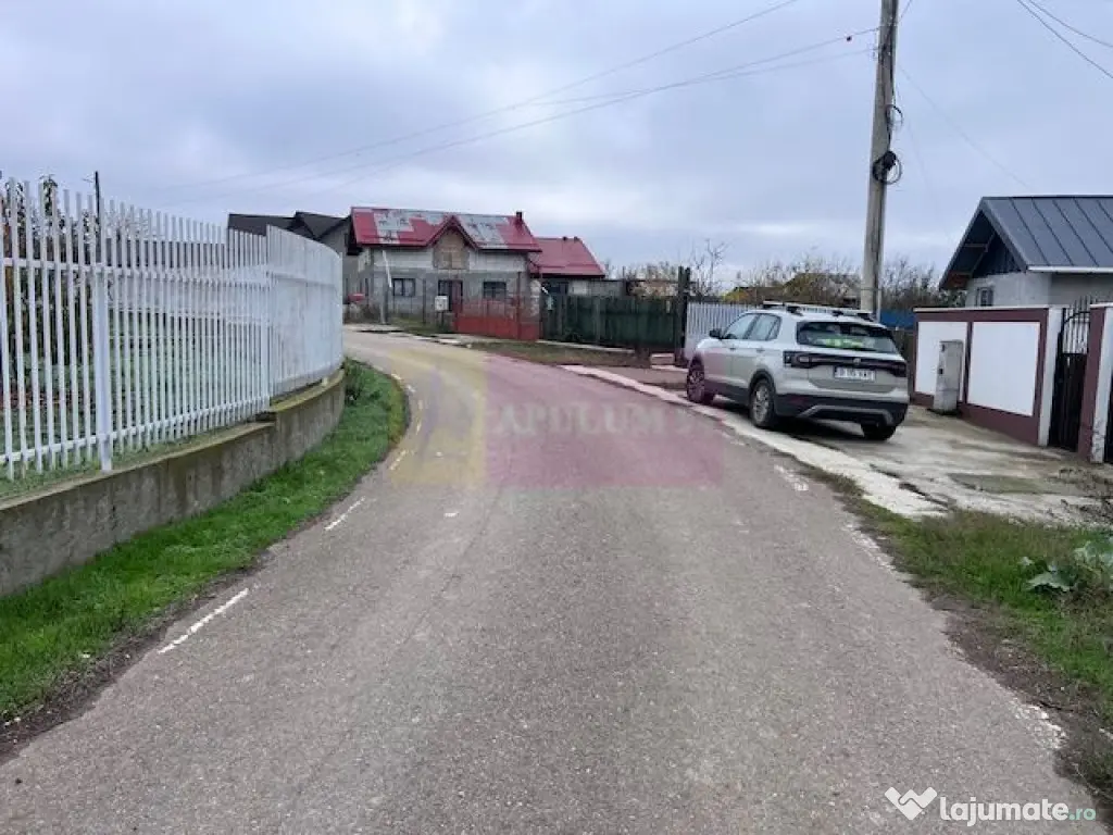 Teren Comana- Str Livezii- in apropiere de gara. 