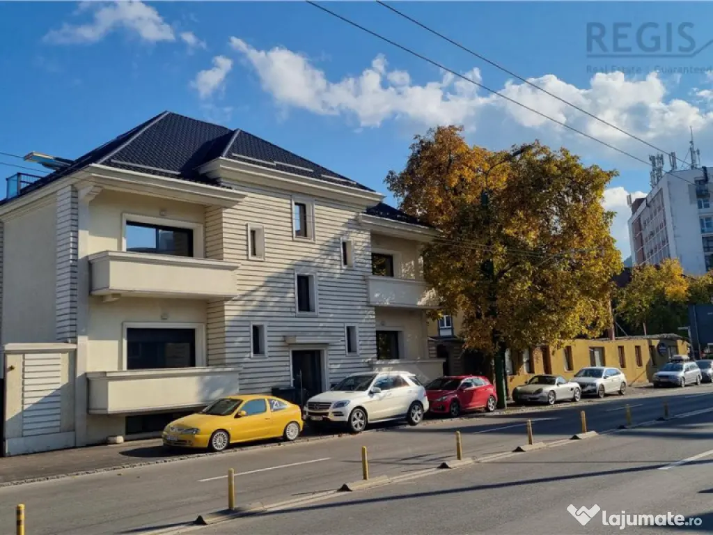 Vila - Bloc modern de 11 camere zona Centrul Civic , Onix