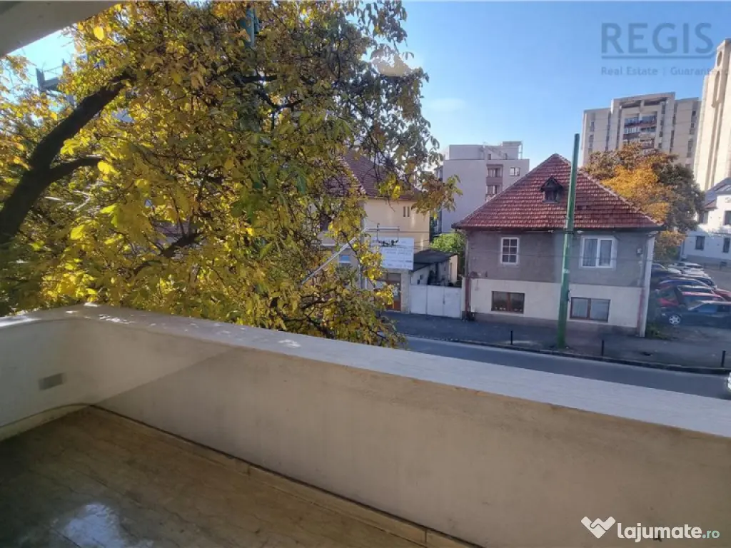 Vila - Bloc modern de 11 camere zona Centrul Civic , Onix 