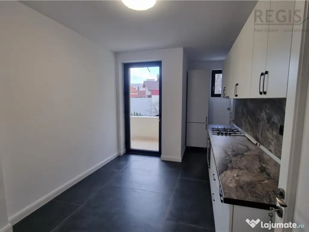 Vila - Bloc modern de 11 camere zona Centrul Civic , Onix 