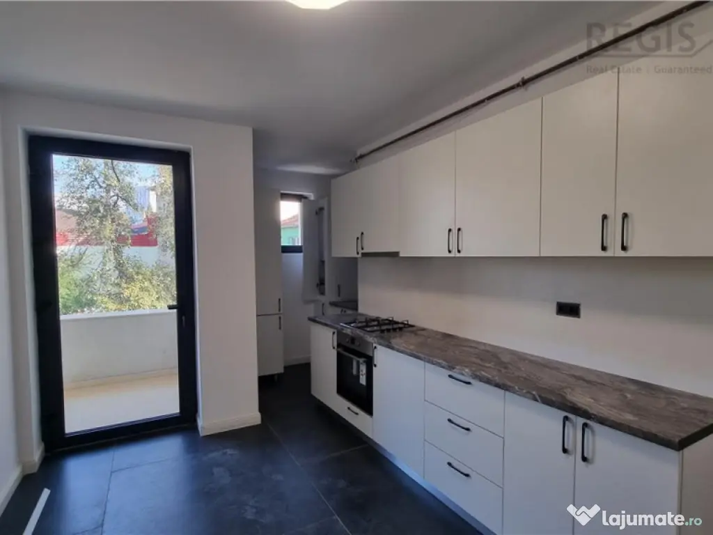 Vila - Bloc modern de 11 camere zona Centrul Civic , Onix 