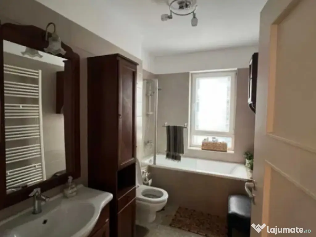 Apartament 3 camere, decomandat - zona Racadau 