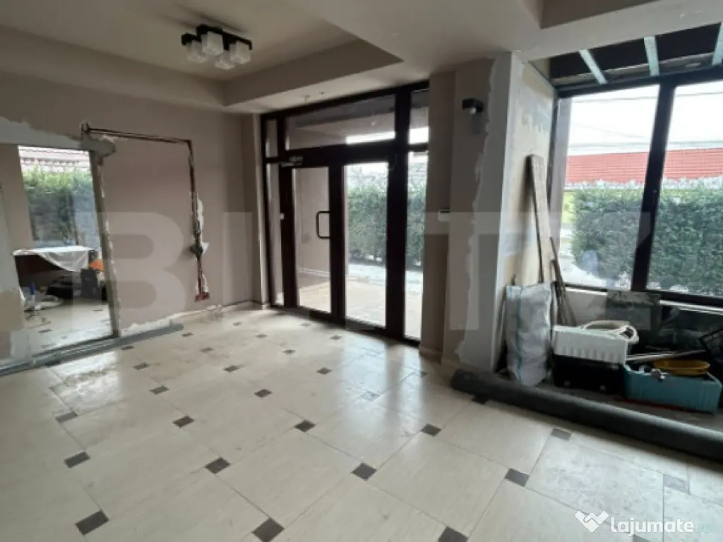 Spațiu comercial de vânzare – 90 mp utili parter, vitrat