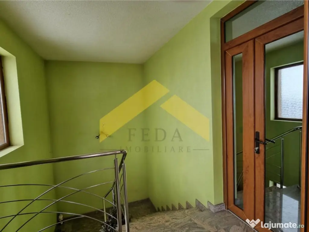 Casa cu etaj in Zadareni de 