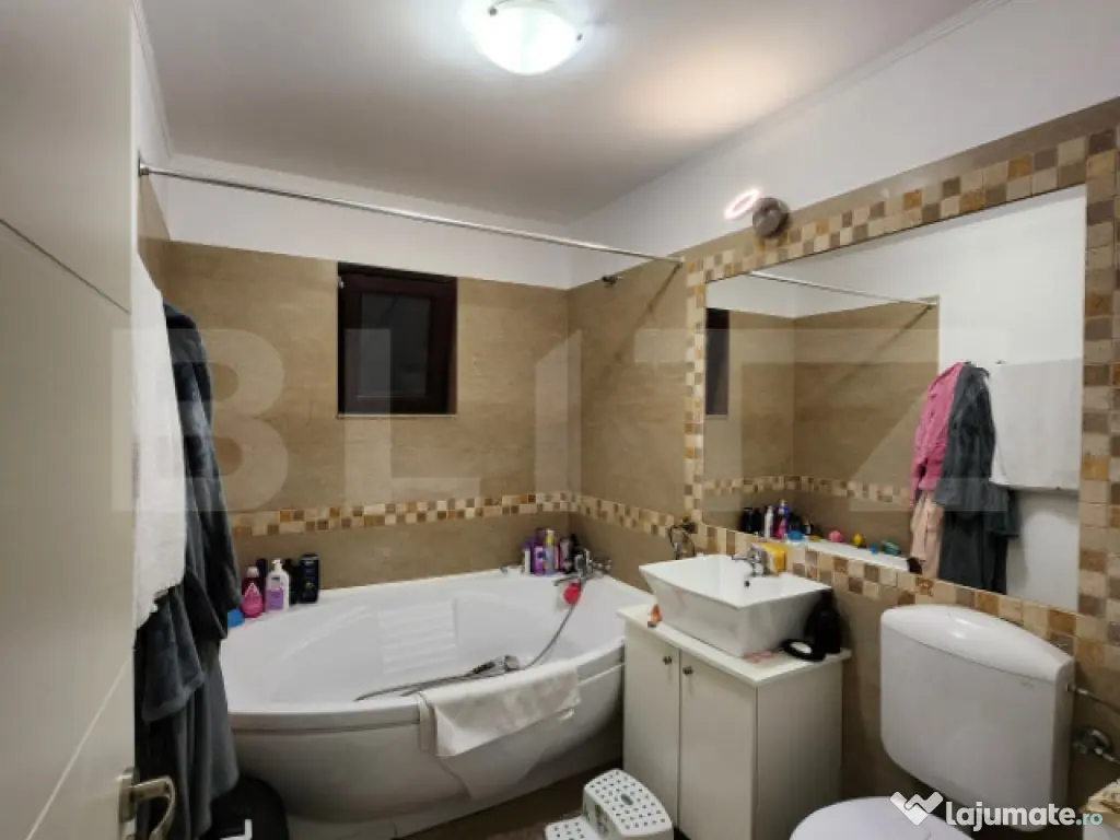 Apartament 3 camere, 2 bai, 2 parcari, 92 mp, zona Florilor 