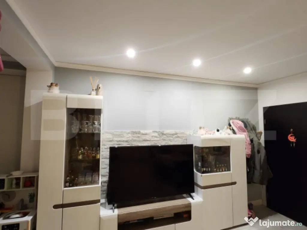 Apartament 3 camere, 2 bai, 2 parcari, 92 mp, zona Florilor 