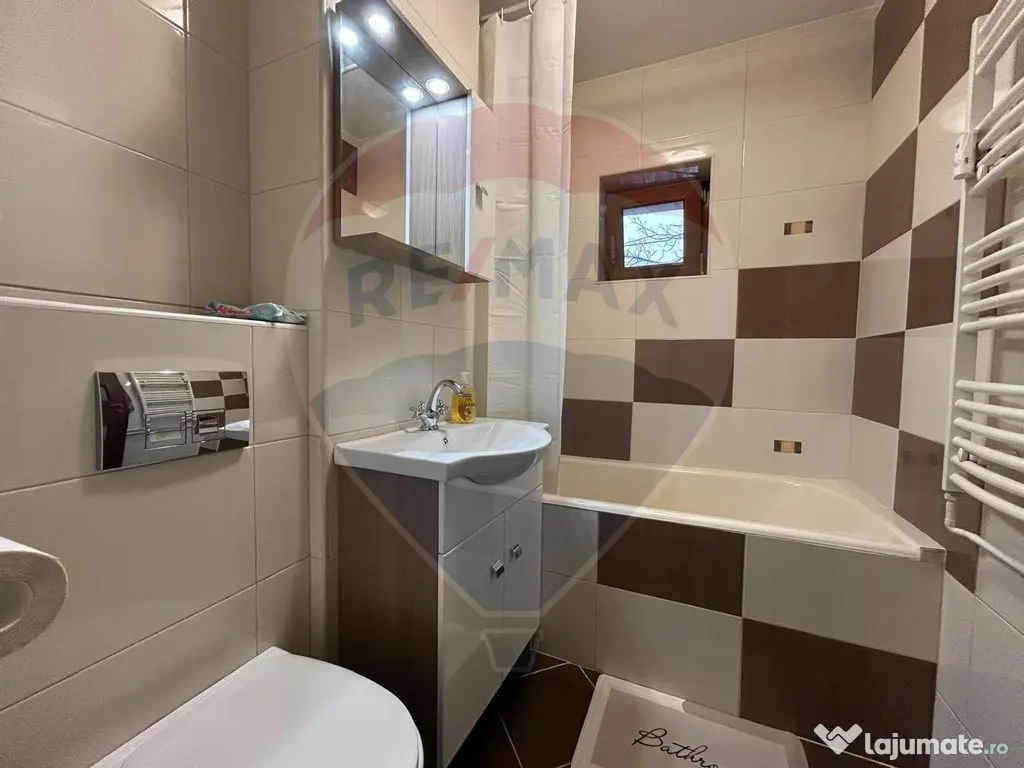 Apartament cu 2 camere de închiriat în zona 1 Mai 