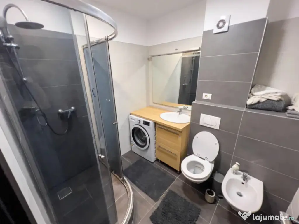 Apartament 2 camere, decomandat - zona Tractorul