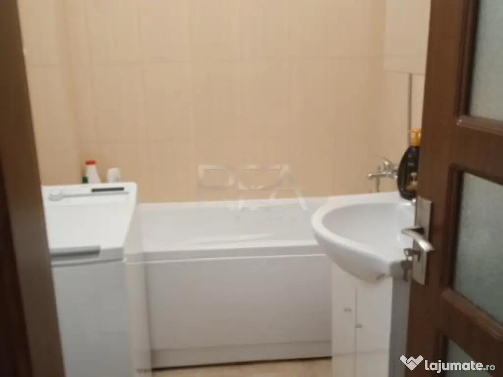 Doua case 6 camere, zona Dorobanti, pret negociabil.