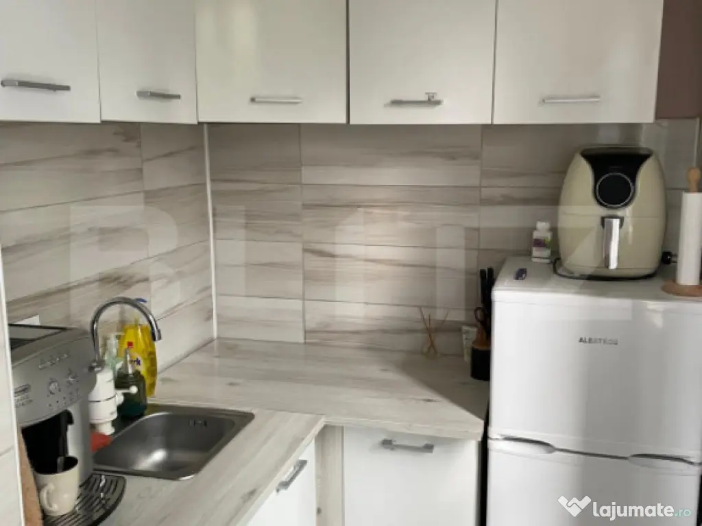 Garsoniera de vanzare, 20 mp, zona Velenta