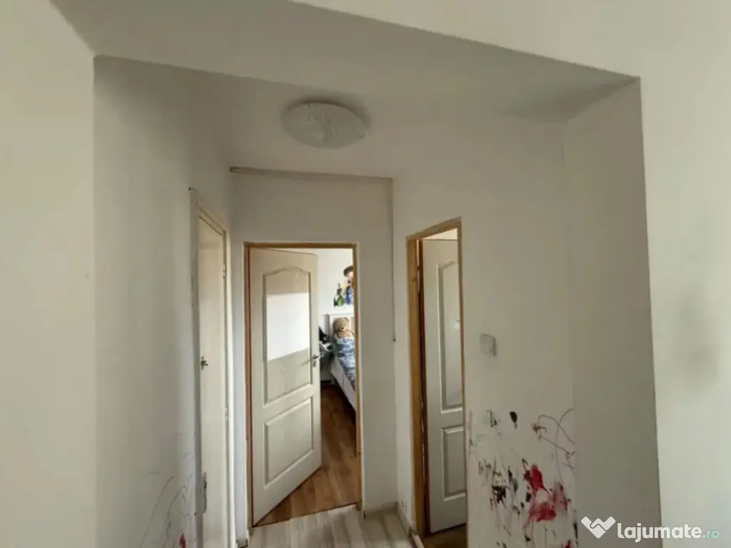 Apartament 2 camere, semidecomandat - zona Astra