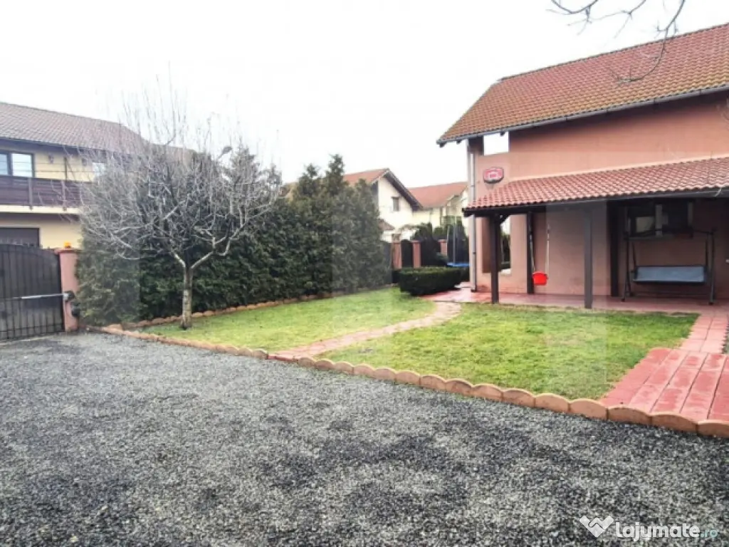 Casă Individuală cu 5 camere, foișor și curte complet am