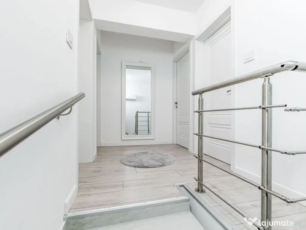 Doua case de vanzare la pret de una in Vladimirescu carti... 