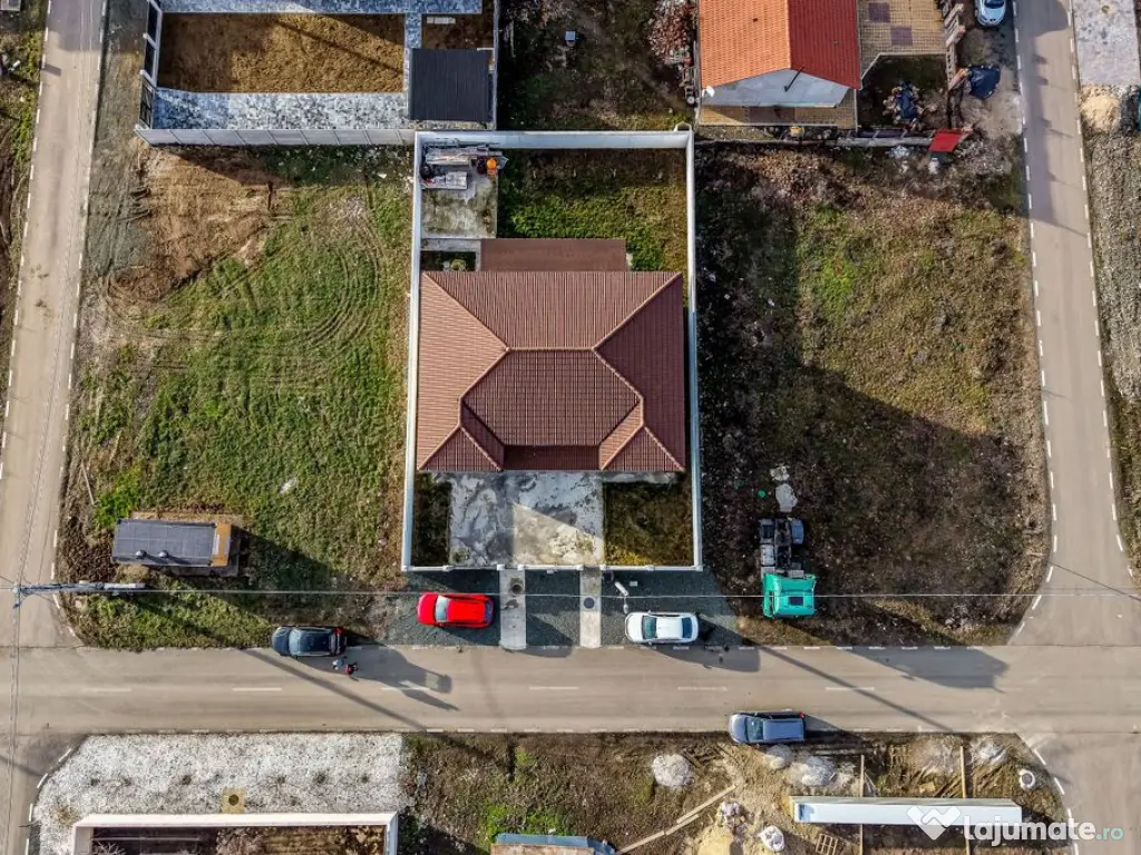 Doua case de vanzare la pret de una in Vladimirescu carti... 