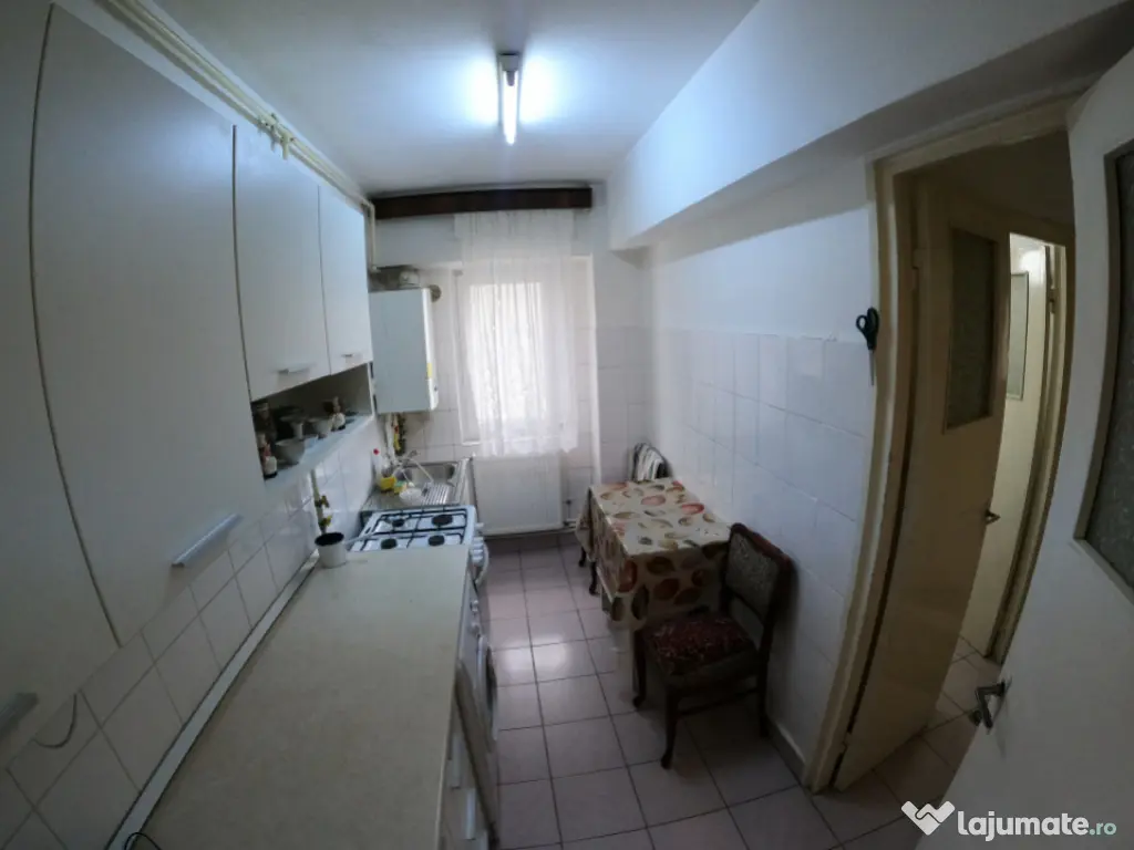 Apartament cu 3 camere la etajul 3/4 decomandat izolat termi