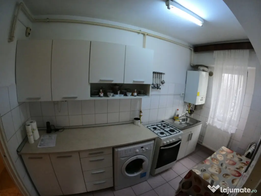 Apartament cu 3 camere la etajul 3/4 decomandat izolat termi