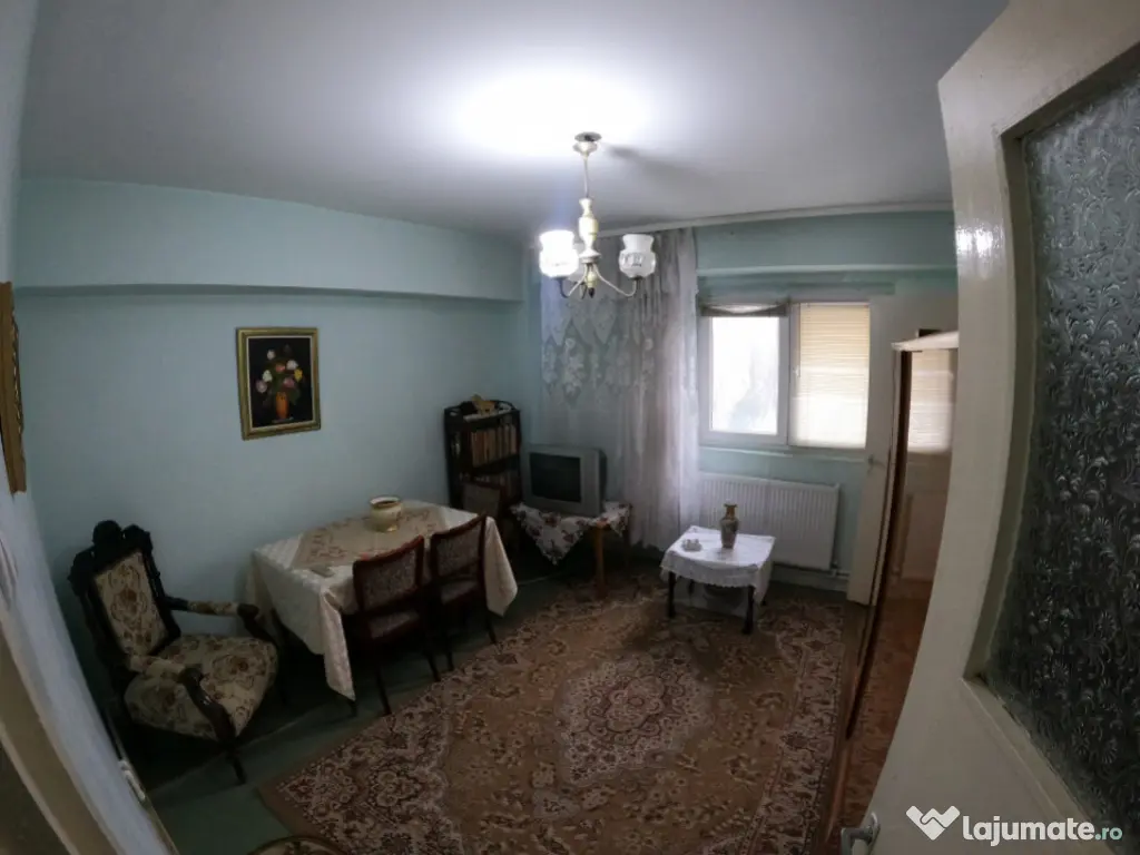 Apartament cu 3 camere la etajul 3/4 decomandat izolat termi