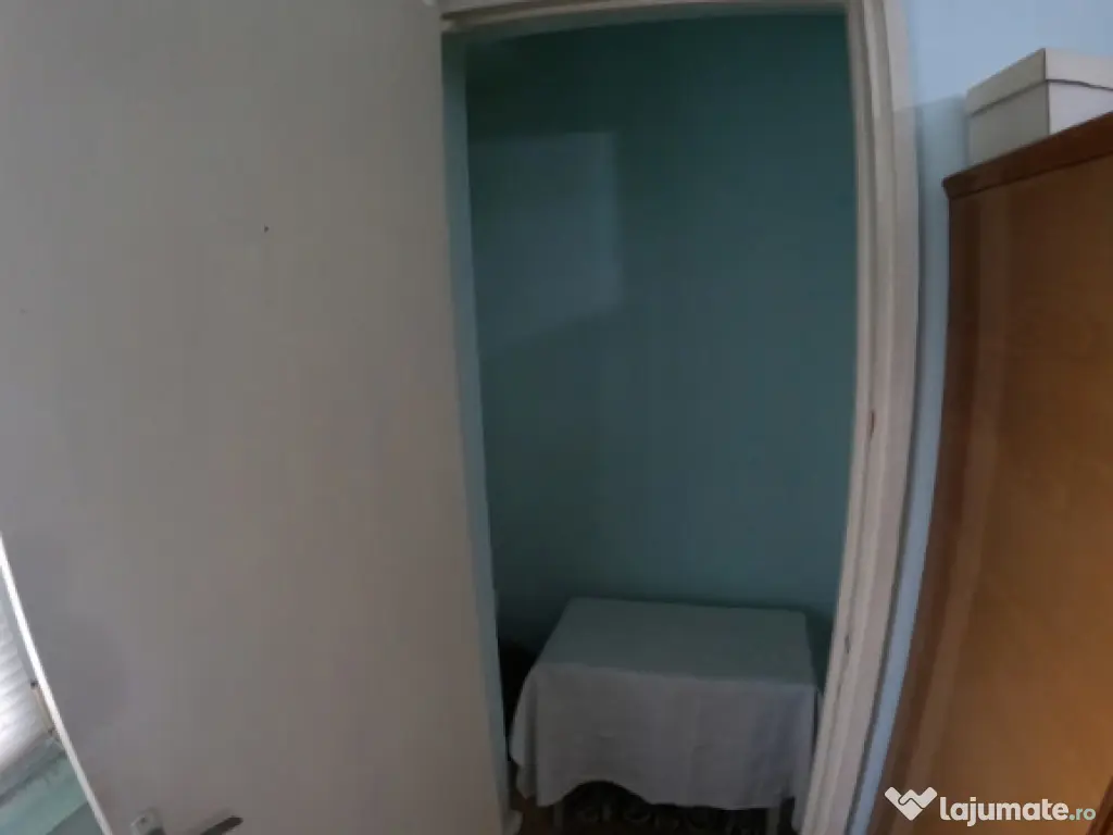 Apartament cu 3 camere la etajul 3/4 decomandat izolat termi