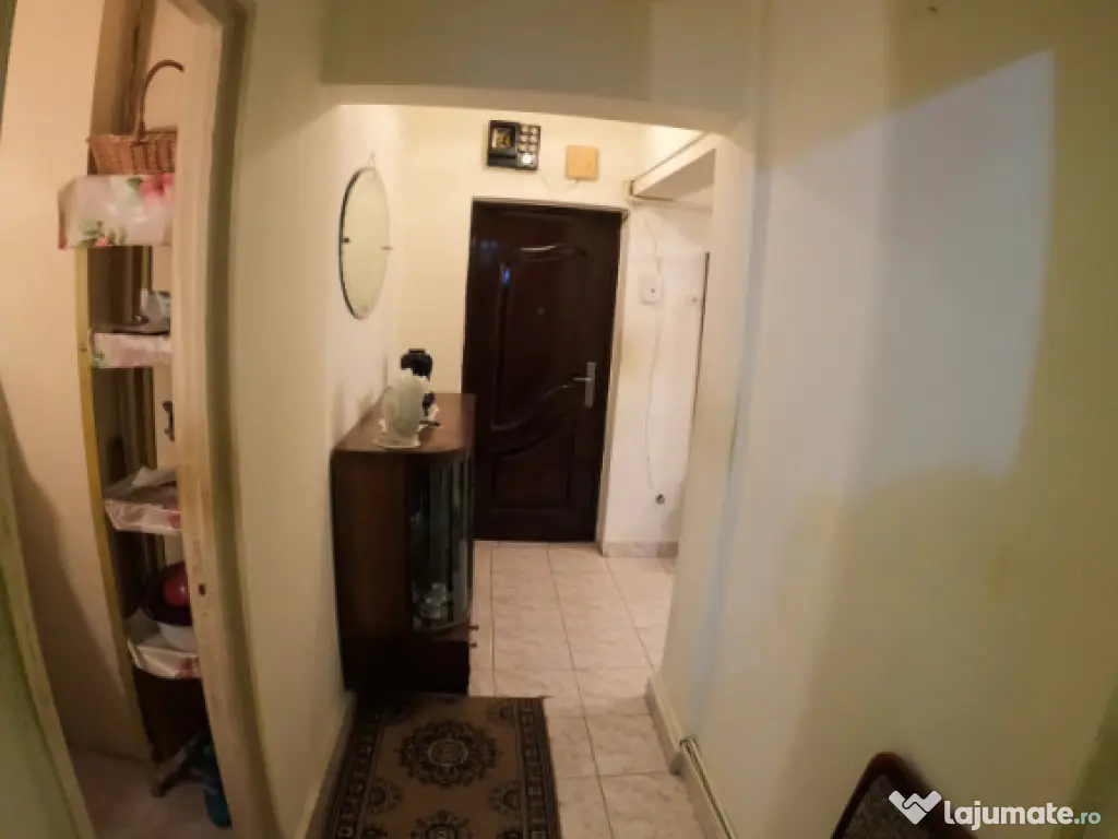 Apartament cu 3 camere la etajul 3/4 decomandat izolat termi