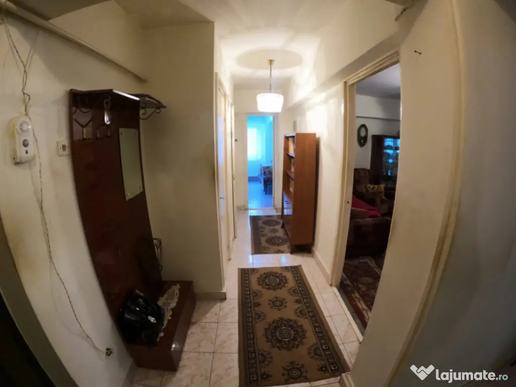 Apartament cu 3 camere la etajul 3/4 decomandat izolat termi