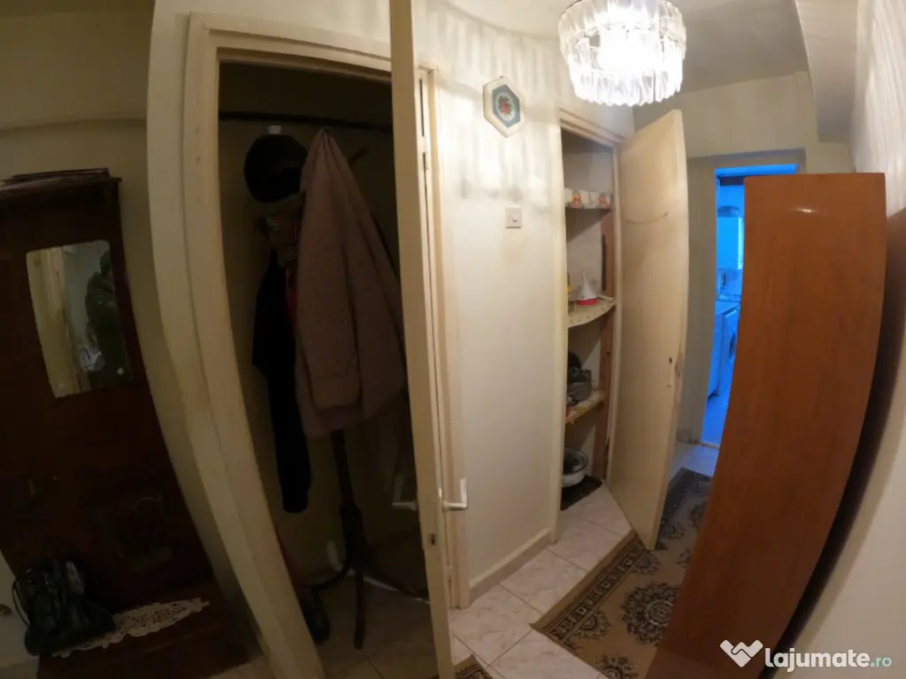 Apartament cu 3 camere la etajul 3/4 decomandat izolat termi