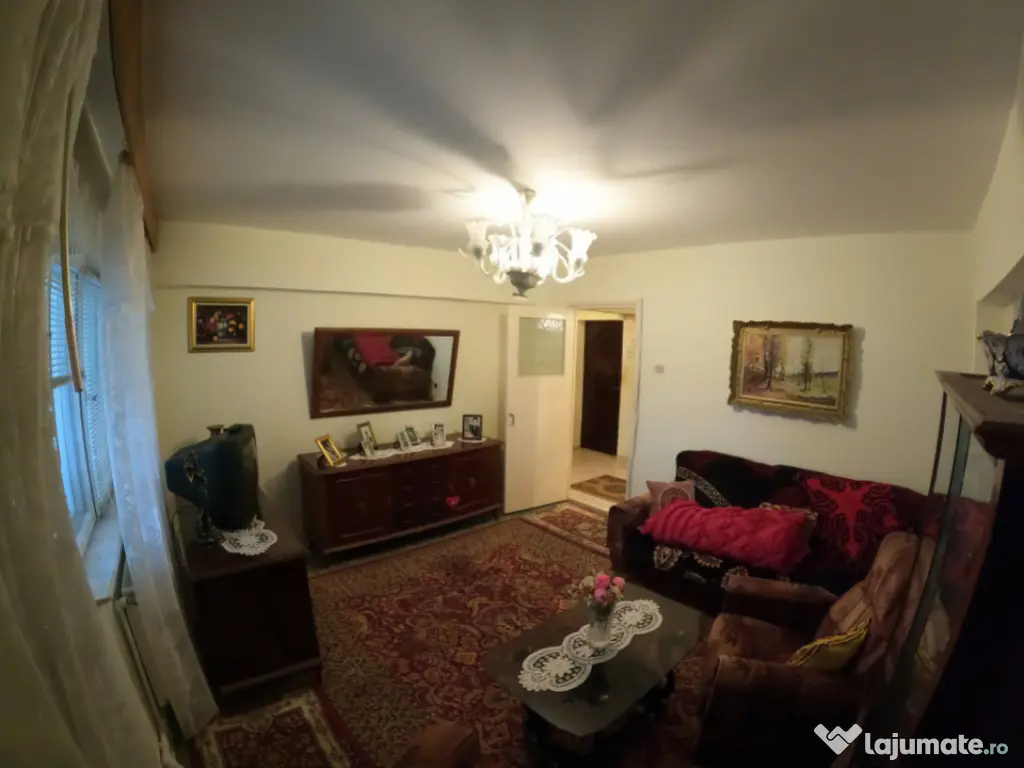 Apartament cu 3 camere la etajul 3/4 decomandat izolat termi