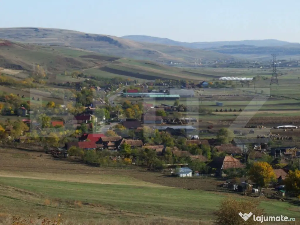 Teren intravilan 20% - extravilan 80% de vanzare 5800 mp, co