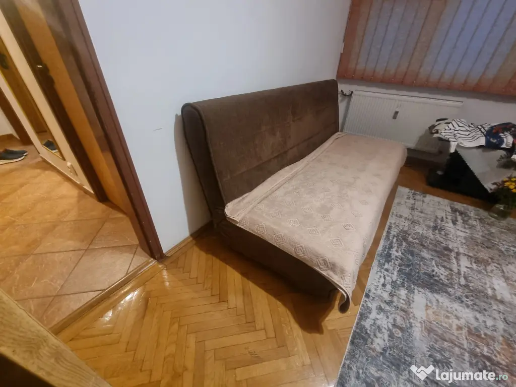 Vand urgent canapea extensibila 3 locuri 