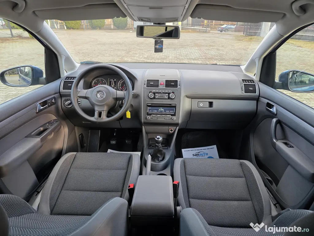 VW Touran 7 locuri 2011 1.6 TDI 105 CP euro 5 / RATE fara avans 